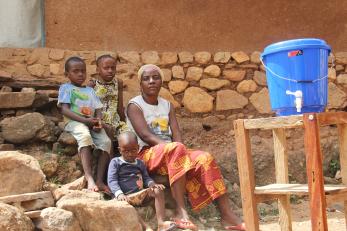 Congolese mother with her children.