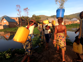 Congolese community members gathering water.